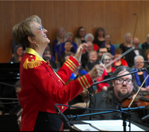 Patti Graetz conducting